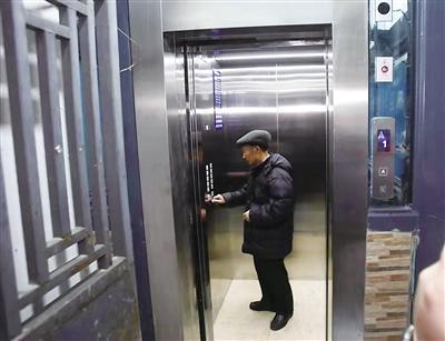 堡坎邊老小區(qū)喜裝電梯，通信設(shè)施同步煥新助力民生改善